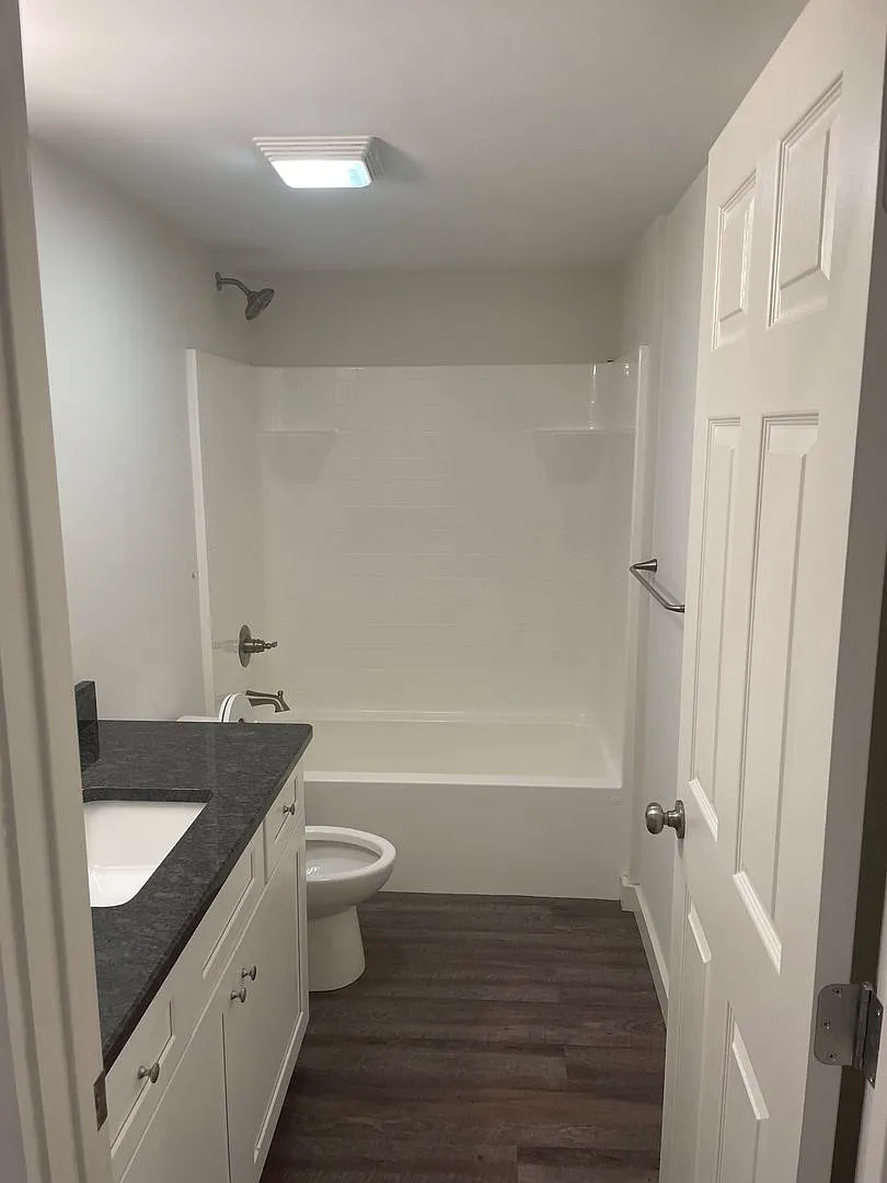 1 Bedroom Downtown — Photo 4