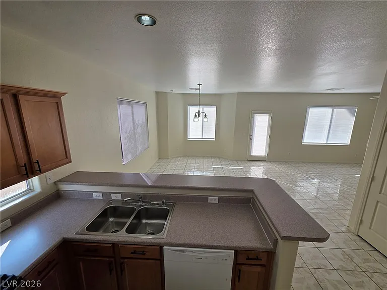 731 Emerald Idol Pl — Photo 32