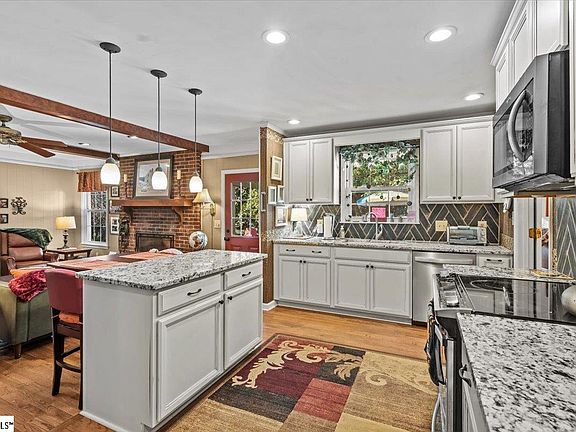 4th image of 217 Parliament Rd