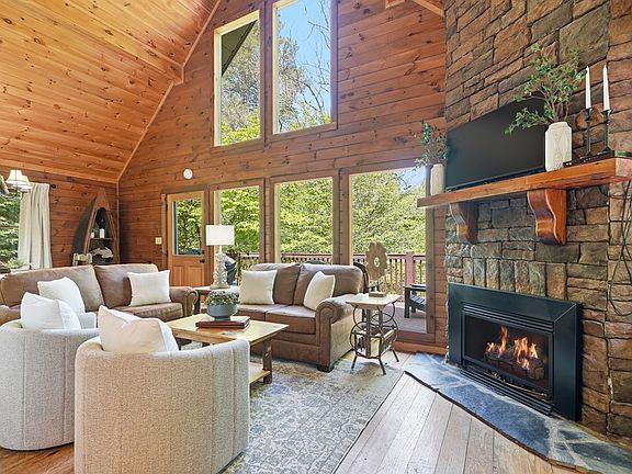 3rd image of 145 Rocky Top Rd
