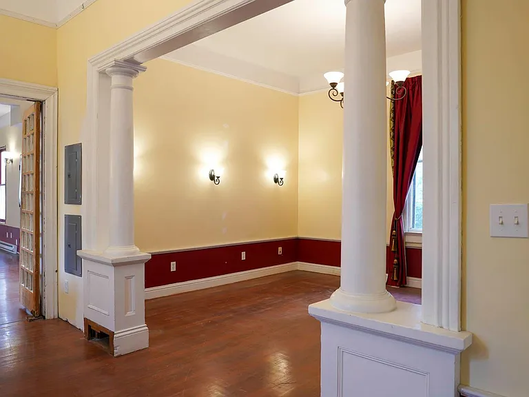466 N 3rd St #1 — Photo 2
