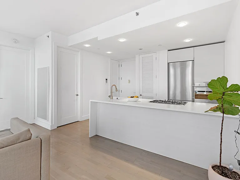 5-19 Borden Ave #6-F — Photo 3