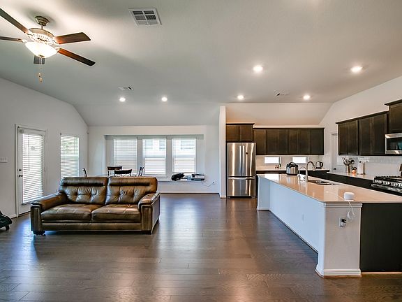 5th image of 149 Coronella Dr