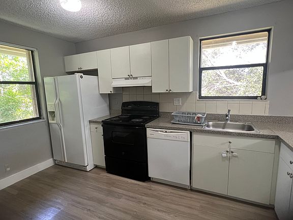 4th image of 179 SE 3rd St #207