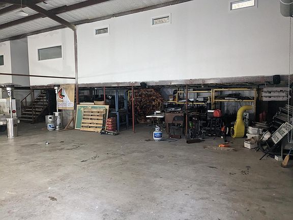 3rd image of 1213 W Avenue G