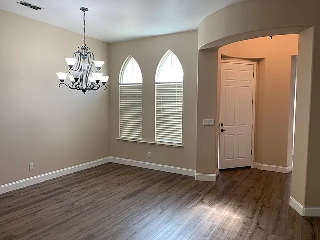 3 bed, 2436 sqft, $2,995 — Photo 2