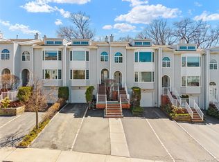 240-46 Oak Park Drive #37a, Little Neck, NY