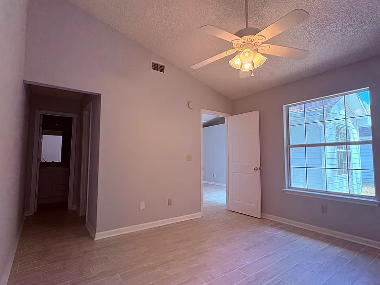 175 Talbot Ct — Photo 14