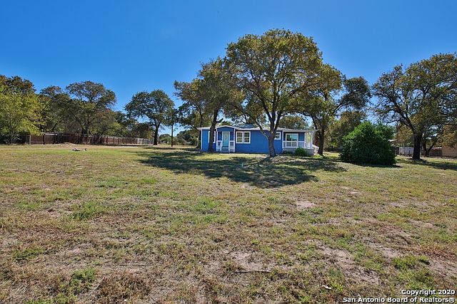 1st image of 208 Creekside Dr