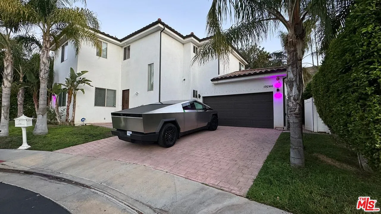 4 bed, 4.0 bath, 2510 sqft, $7,995 — Photo 1