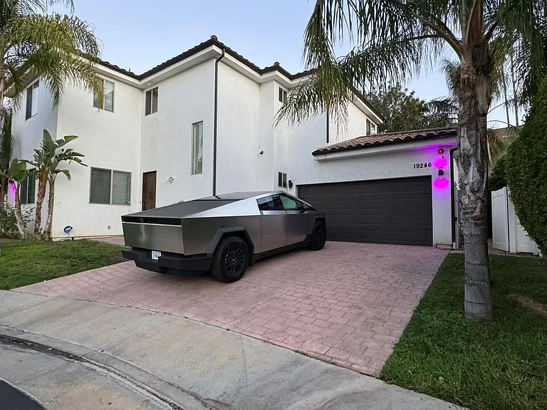 19246 Liam Ln — Photo 1