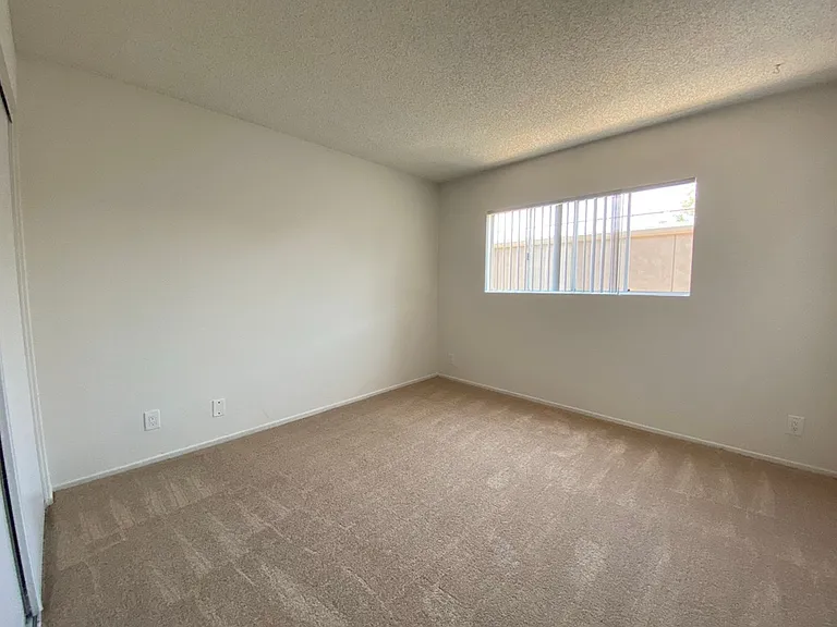 Farmdale Court Apartments — Photo 31