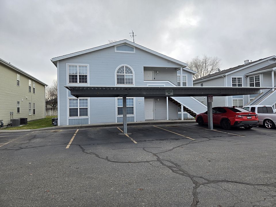1 covered parking Space