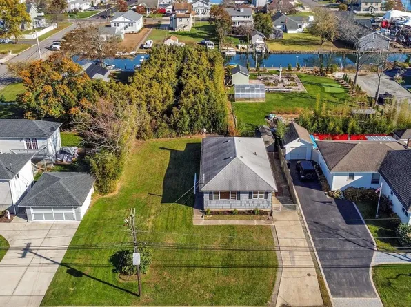 254 Grand Central Avenue, Amityville, NY 11701