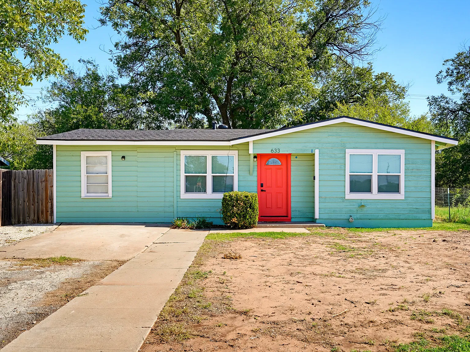 3 bed, 1044 sqft, $2,800 — Photo 1