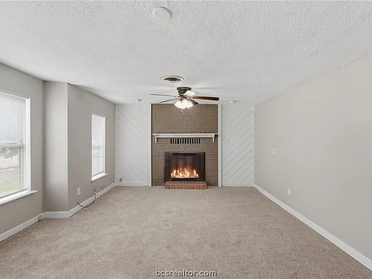 112 Williams St — Photo 6