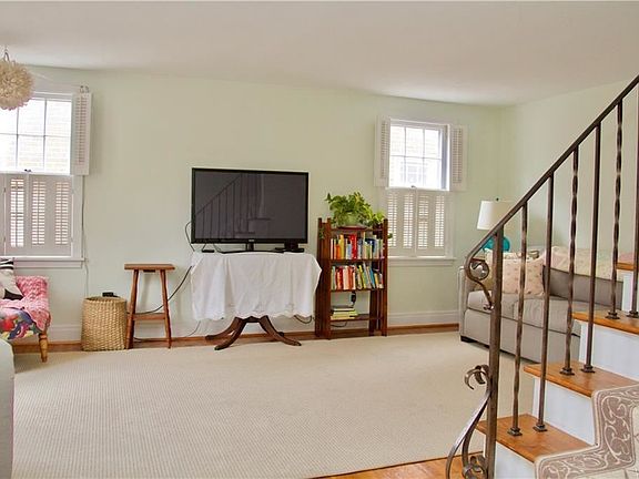 4th image of 32 Fairmount Ave
