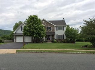 1 Harmony Ln, Hackettstown, NJ 07840