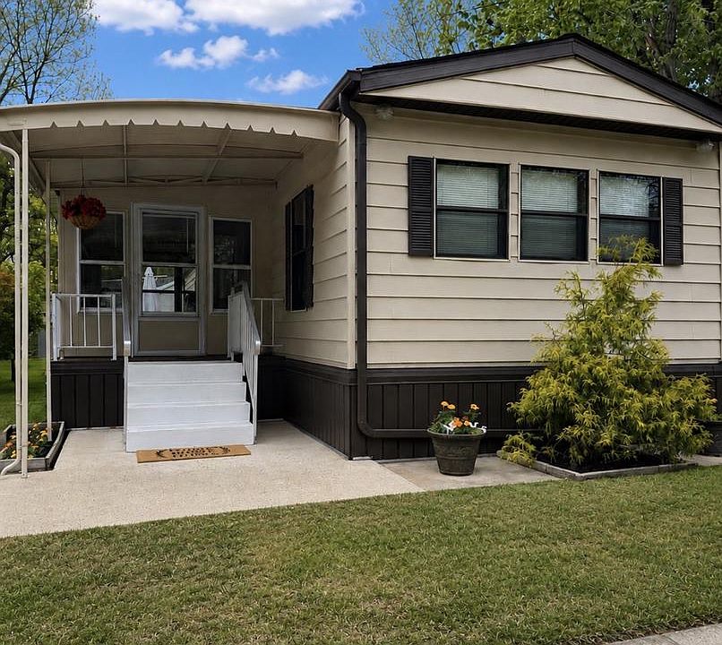 1st image of 22 Pineview Dr