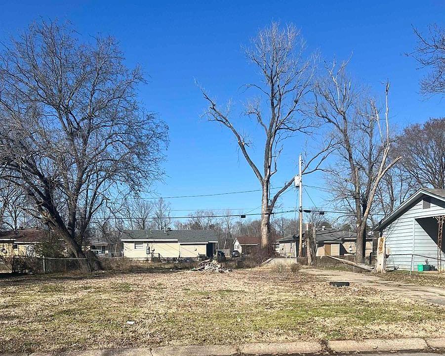 1st image of 605 Ellen Dr
