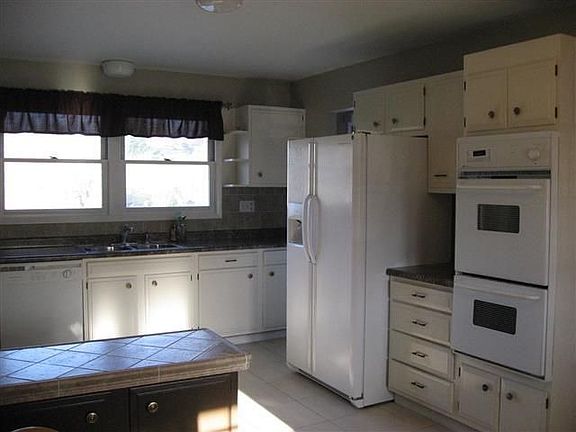 4th image of 630 Meadow Dr