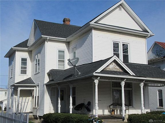 2nd image of 320 E 5th St