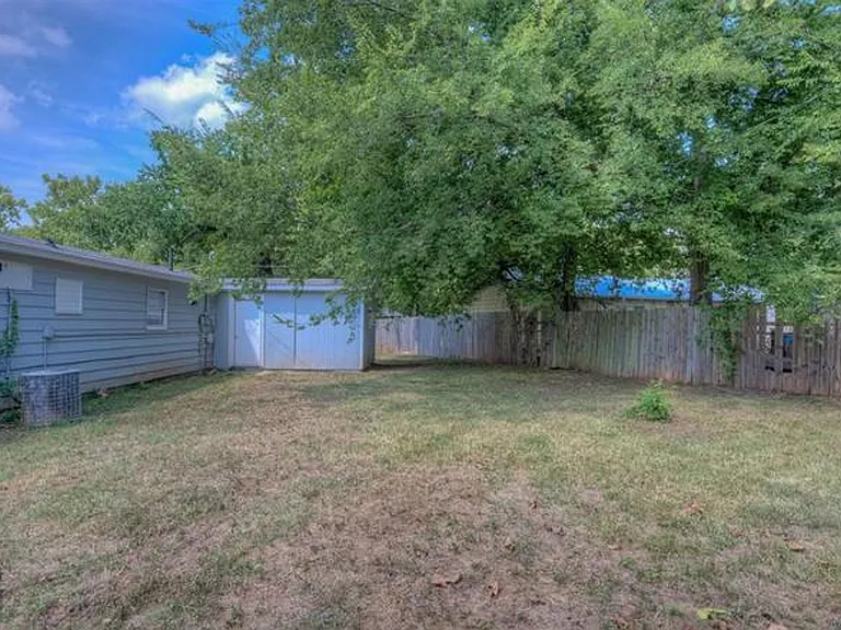 2804 Hood Dr — Photo 3