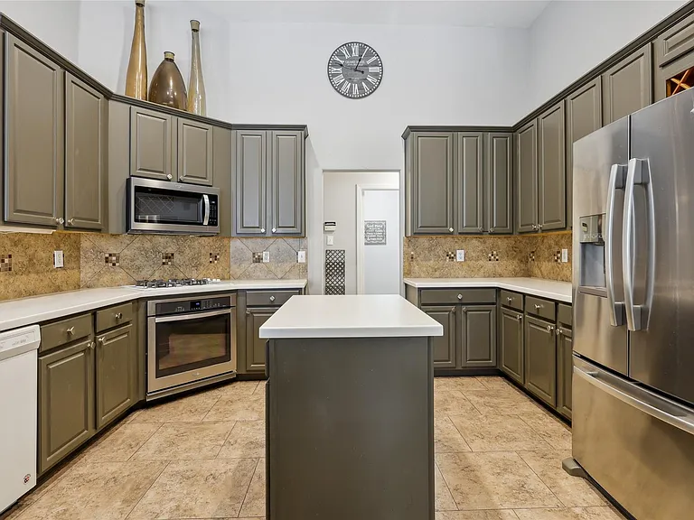 183 N Millport Cir — Photo 9
