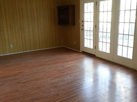 3rd image of 1608 Forest Hill Dr
