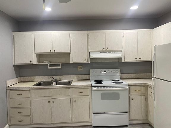 4th image of 1640 SW 20th St #1