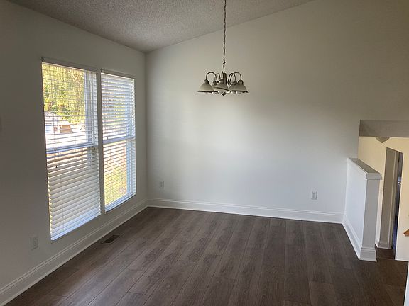 Dining Area in Kitchen 12ft x 9ft