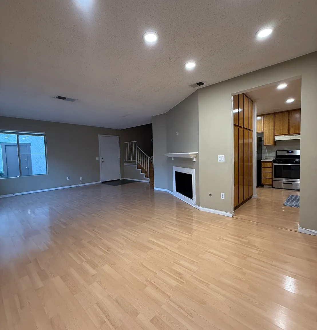 2 bed, 1.5 bath, 1302 sqft, $2,450 — Photo 4