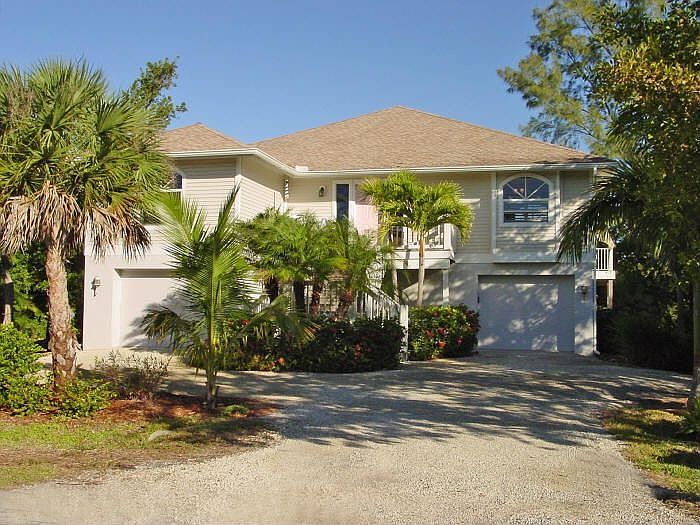 Sanibel Lakefront Treehouse