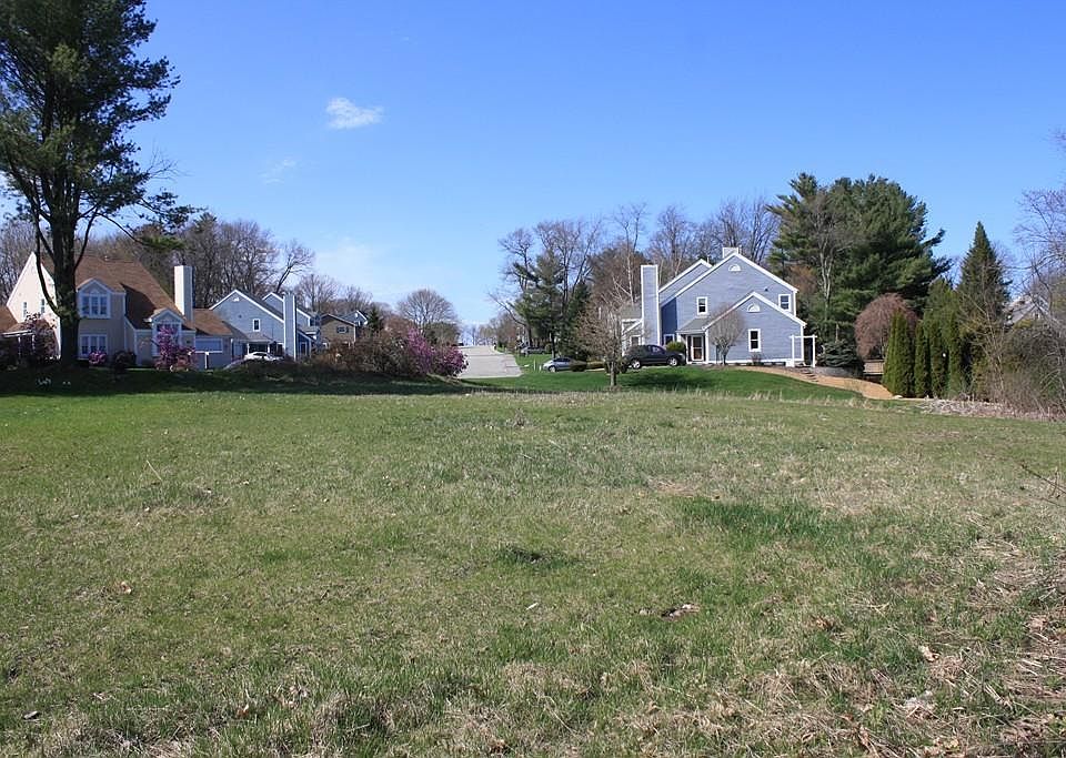 1st image of 6 Pioneer Ln