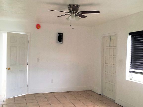 3rd image of 815 SW C Owen Ave #A