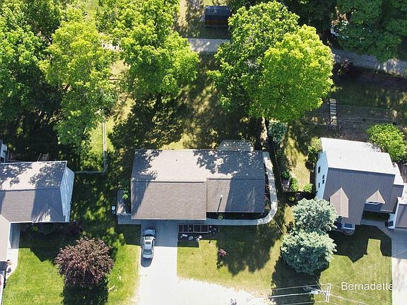 4th image of 12167 Reyburn Dr NE