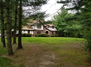 S50W34340 Parkview Dr, Dousman, WI 53118