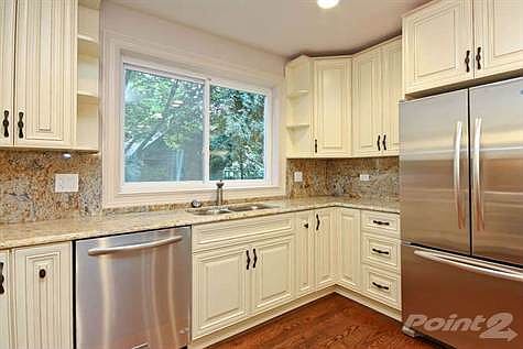 1035 Willow Rd Winnetka IL-small-005-Kitchen-666x444-72dpi