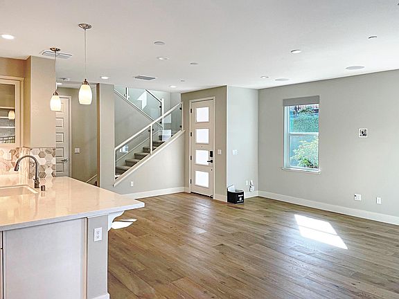 4th image of 340 Stoneyridge Ln #2