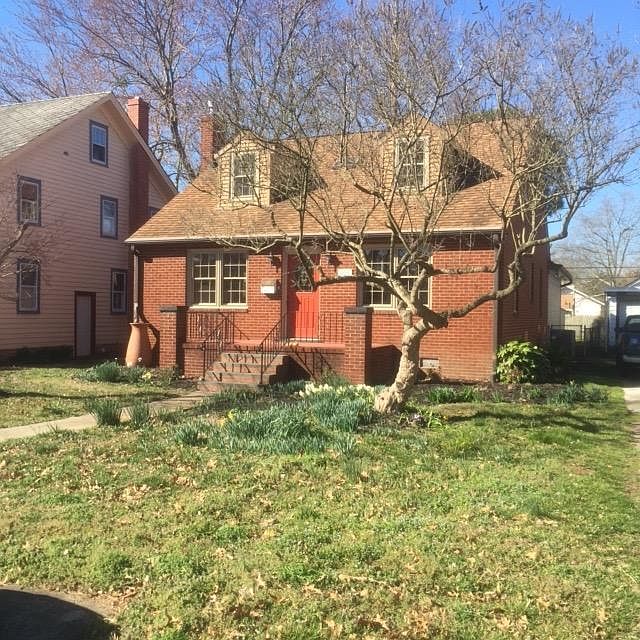 LANDSCAPED FRONT YRD