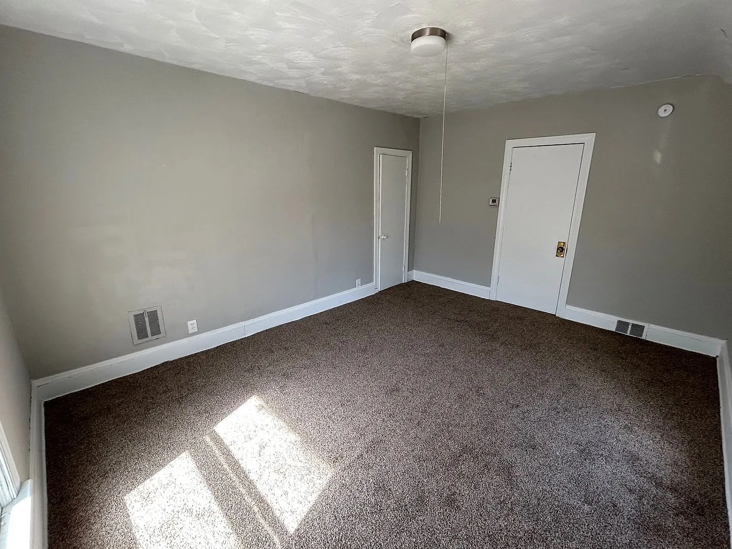 Charming 3-Bedroom Property in Prime Location — Photo 2