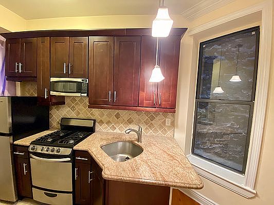 1st image of 534 W 47th St #1