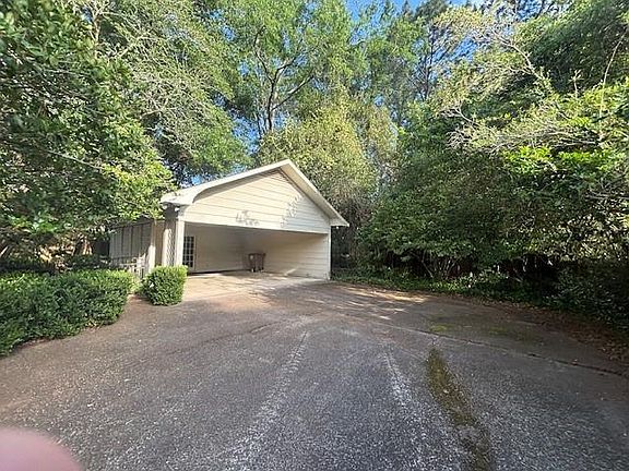 2nd image of 3729 Claridge Rd S