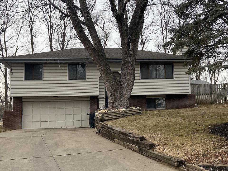 1st image of 8 Kimberly Dr