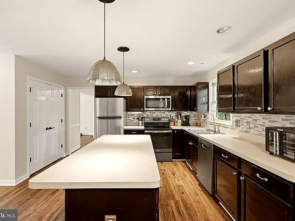 3rd image of 76 Basalt Dr