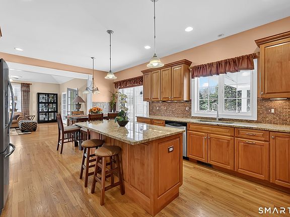 5th image of 65 Trailside Drive