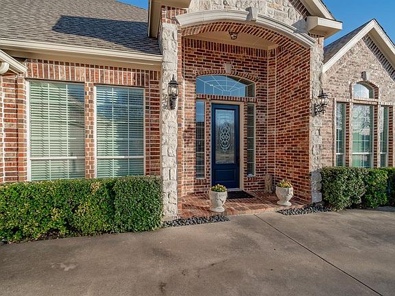 4th image of 10214 Broadmoor Ln