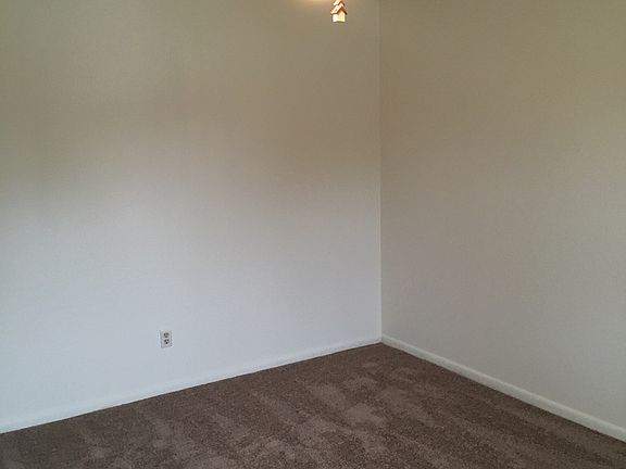 4th image of 1601 Victory St #F