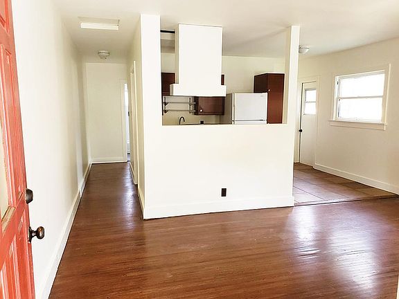 4th image of 2320 1/2 Moss Ave