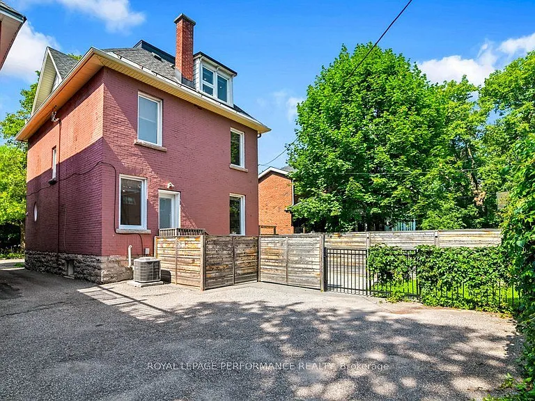168 Stewart St W — Photo 35
